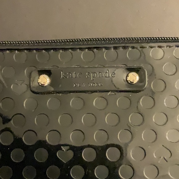 Kate Spade shiny black wristlet w/dots & logo spades - Picture 2 of 5